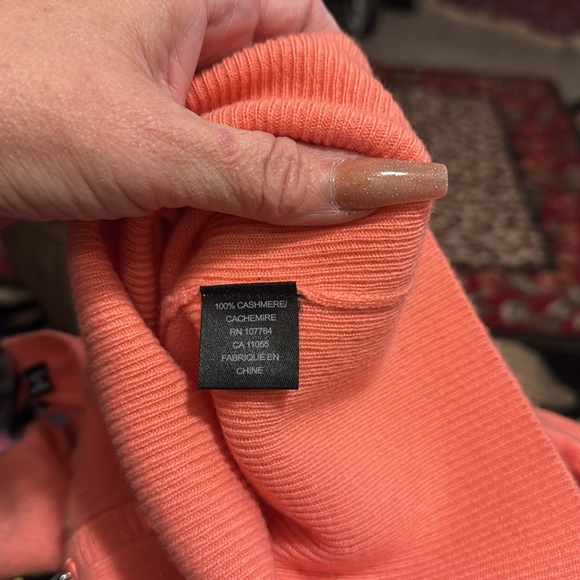 100% cashmere cardigan. Soft melon color. Unique snap closure. Brand b.chill - Picture 7 of 7